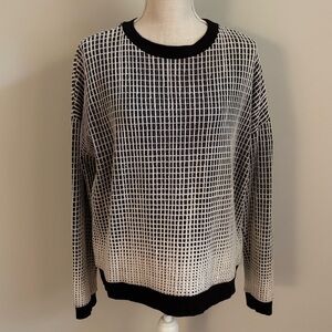 Crewneck Long Sleeve Sweater Black and White Checkered Print